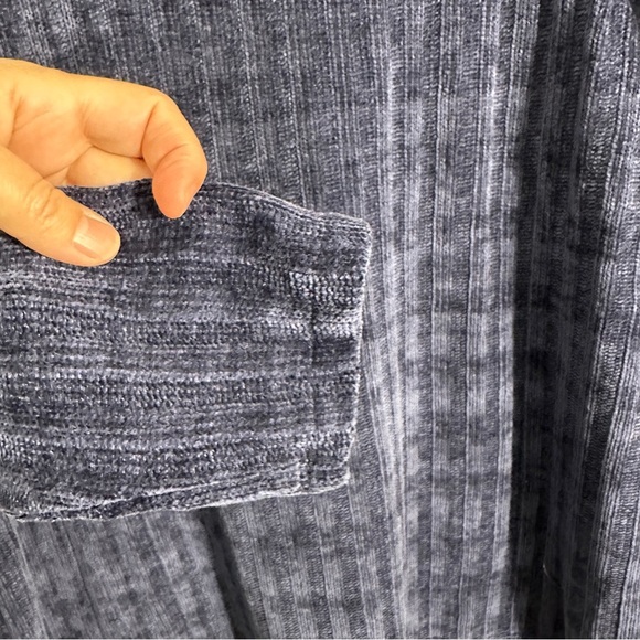 Dana Buchman size XL navy chenille top, scoop neck, polyester, casual - Picture 5 of 11